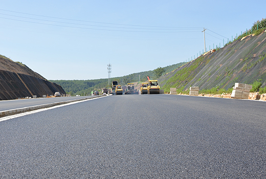 道路扩建中的加宽路基填建