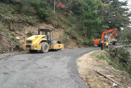 山区陡峭路段的路基填筑